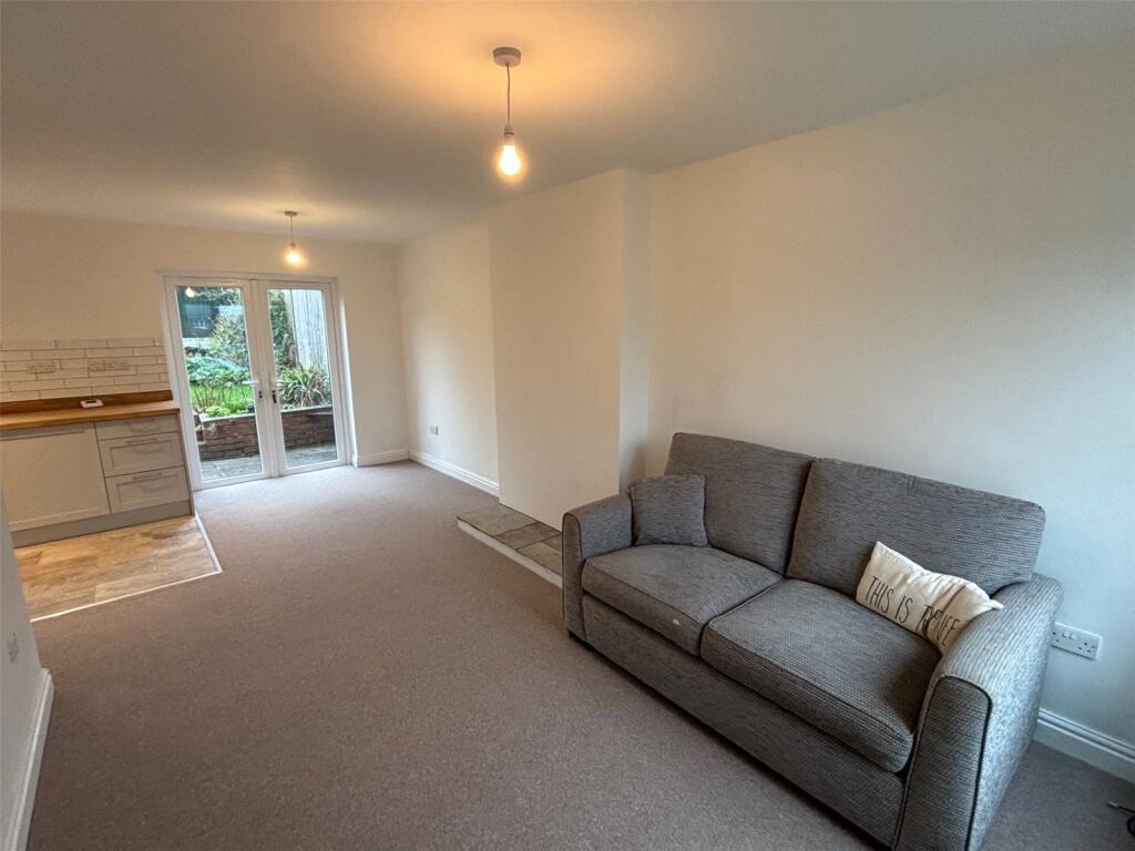 Walker Crescent, St. Georges, Telford, Shropshire, TF2 photo 3