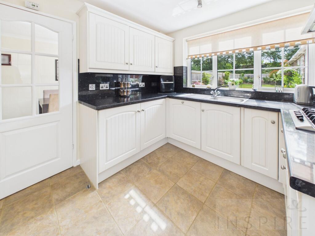 House in Crawley, Worth - View 5