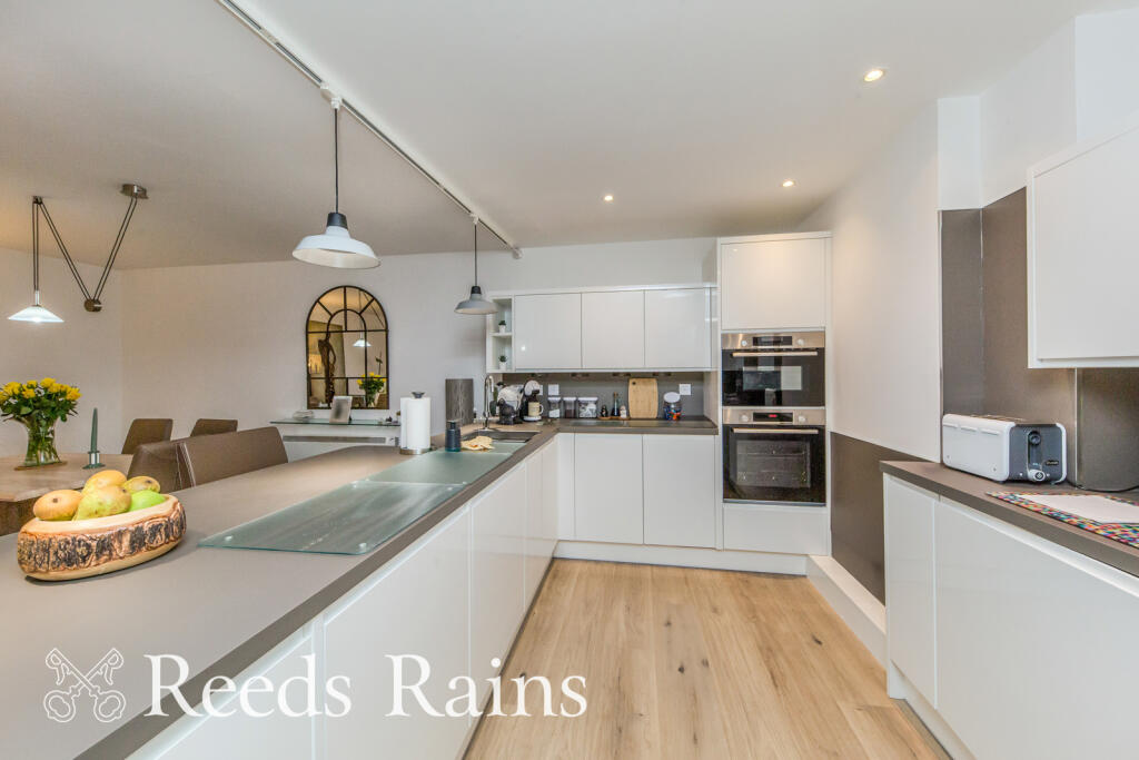 Pavilion Way, Macclesfield, Cheshire, SK10 photo 4