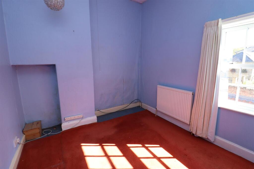 House in Hull - View 4
