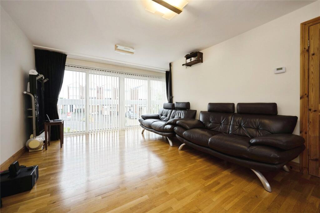 House in Luton - View 4