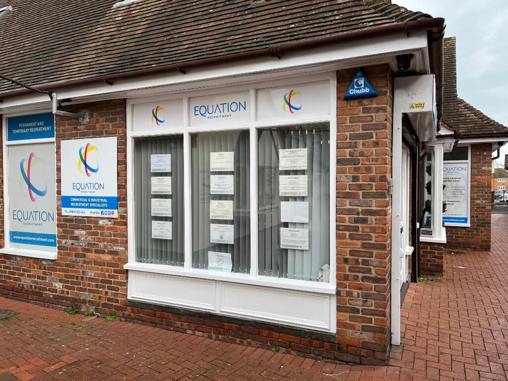 Main image of property: 12 Deans Court, Bicester, Oxfordshire, OX26 6AA