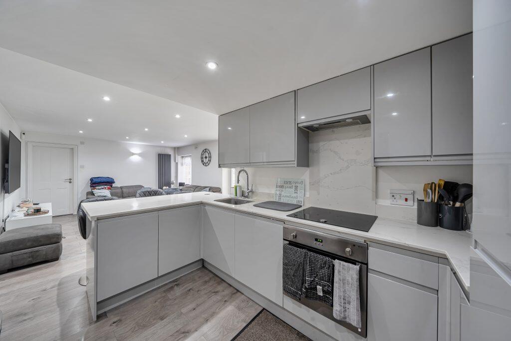 Apartment in Harrow - More