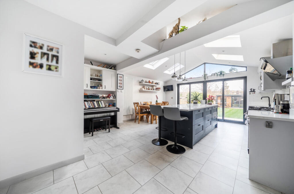 House in London - View 5