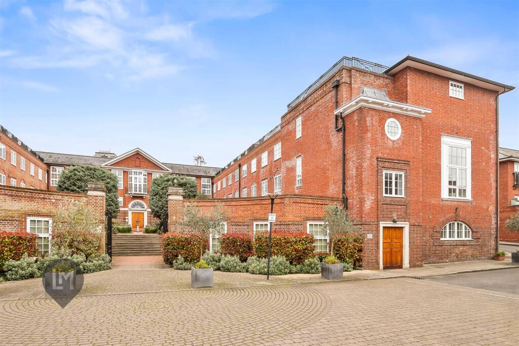 Main image of property: Arcadian Place, London