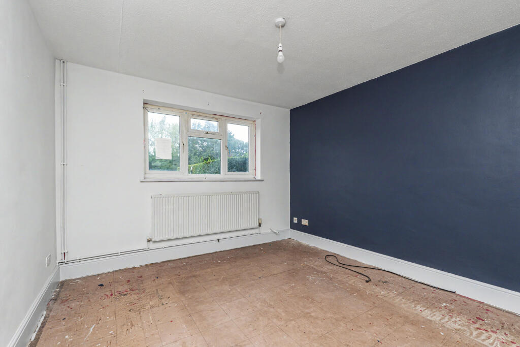 House in Bracknell, Hanworth - More