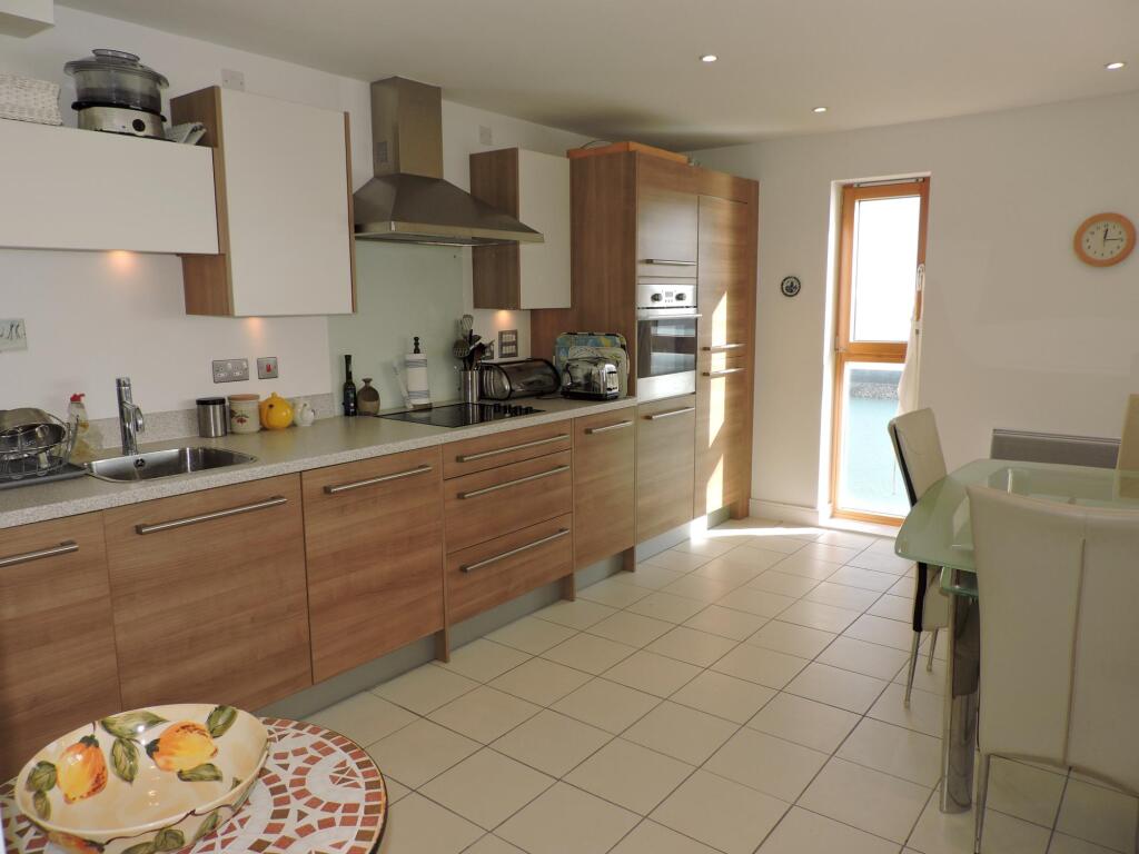 Apartment in Eastbourne, Midway Quay, Sovereign Harbour - View 4