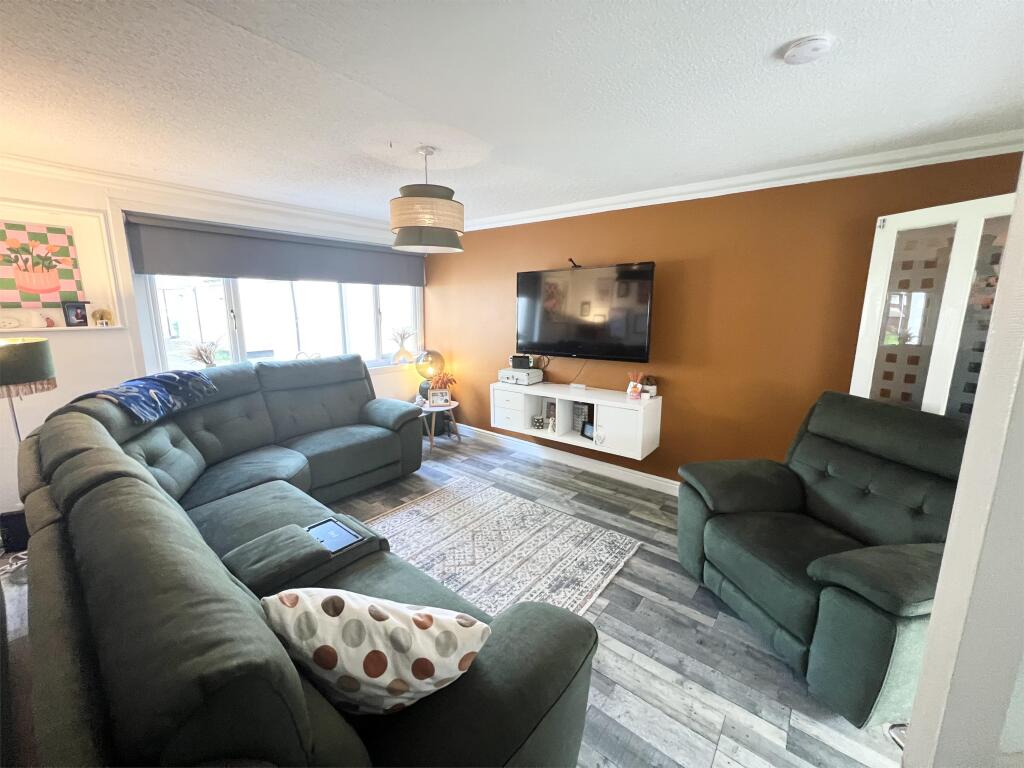 10 Treesbank, Kilwinning, KA13 6LY - View 2
