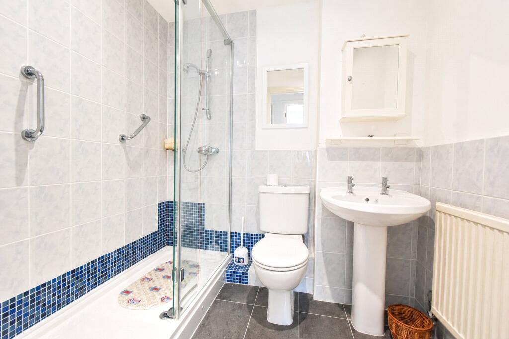 Apartment in Hart, Odiham - View 5