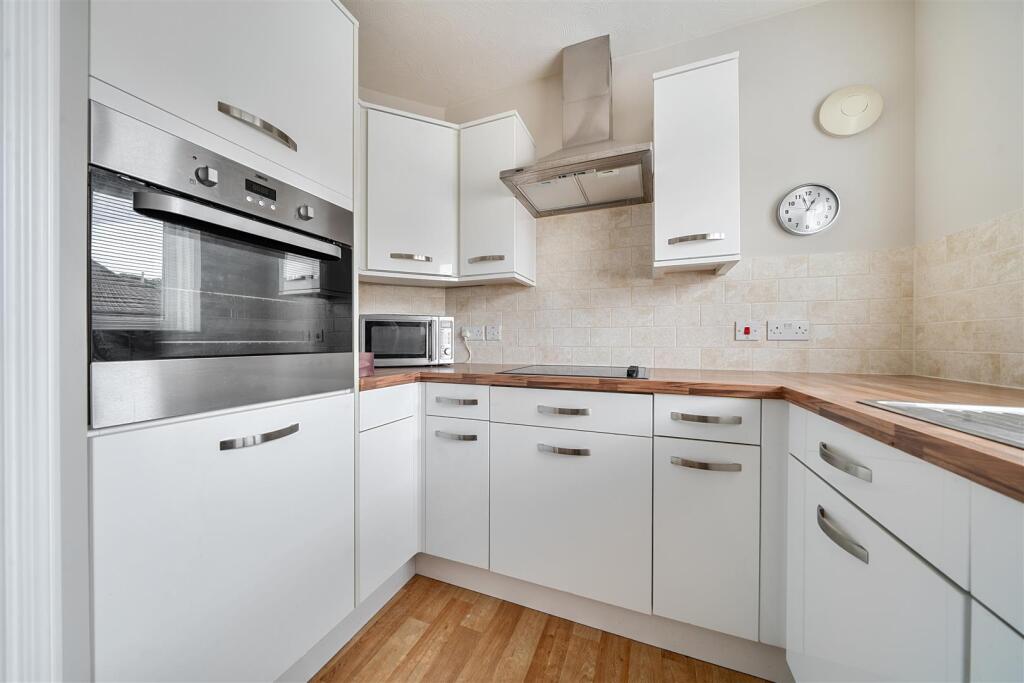 Apartment in Orpington, Broom Hill, Goddington - More