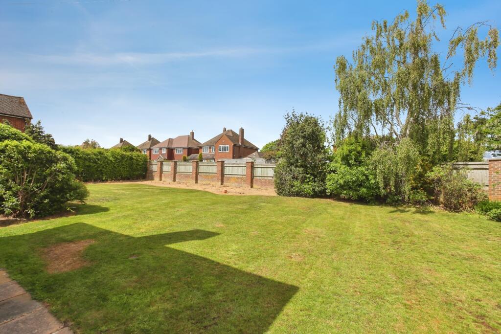 House in Tonbridge and Malling, Kent - More