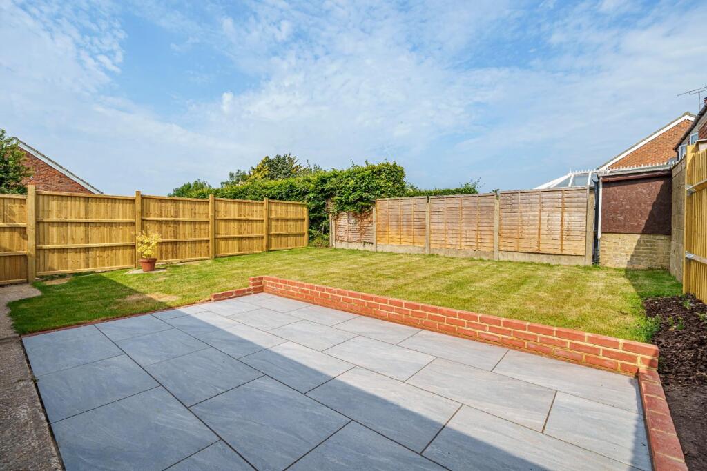 Nettlefield, Kennington, Ashford TN24 photo 4