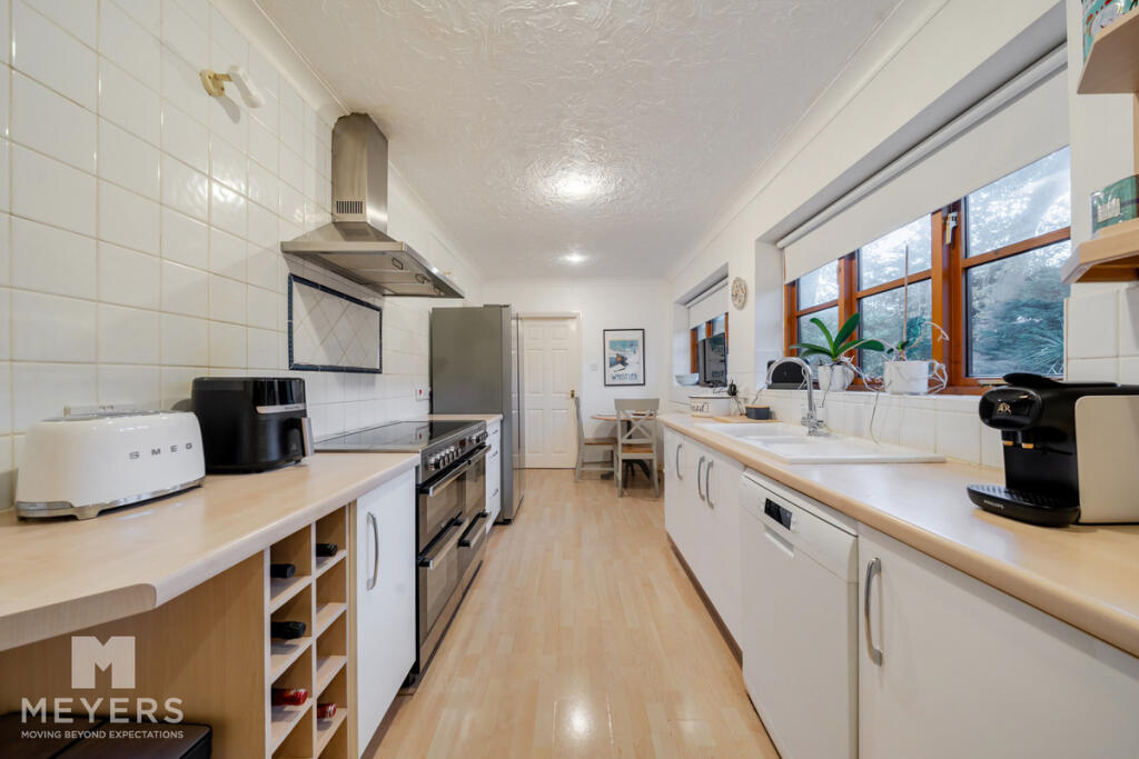 Whincroft Drive, Ferndown, BH22 9 photo 3