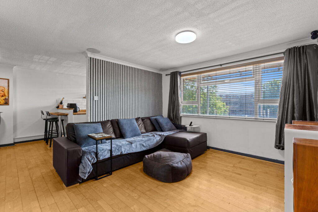 Apartment in Mole Valley, Leatherhead - View 5