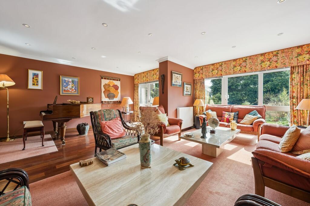Roman Court, Bearsden, G61 photo 3