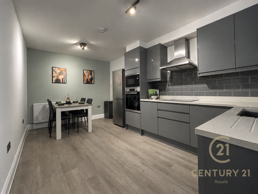 House in London, Royal Borough of Kingston upon Thames - More