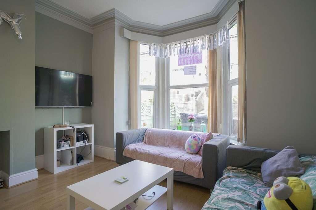Main image of property: 33 Harcourt Road, Crookesmoor, S10 1DH