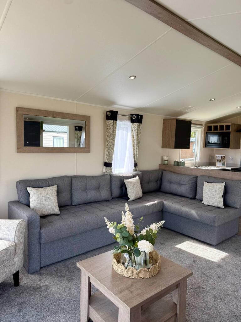 House in Amotherby - More