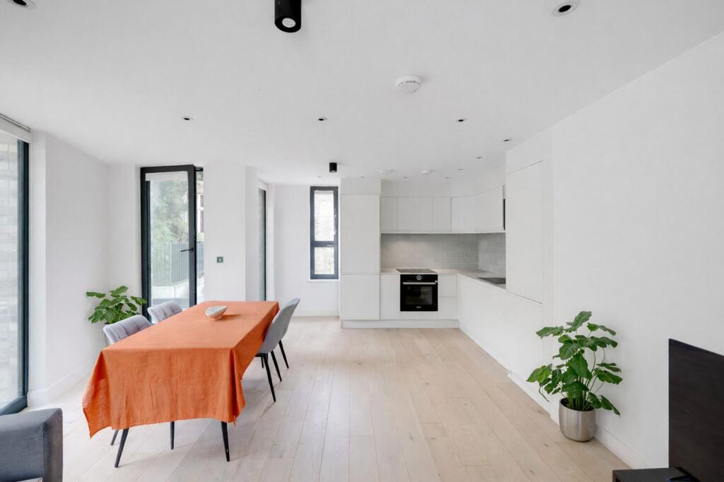 Apartment in London - View 5