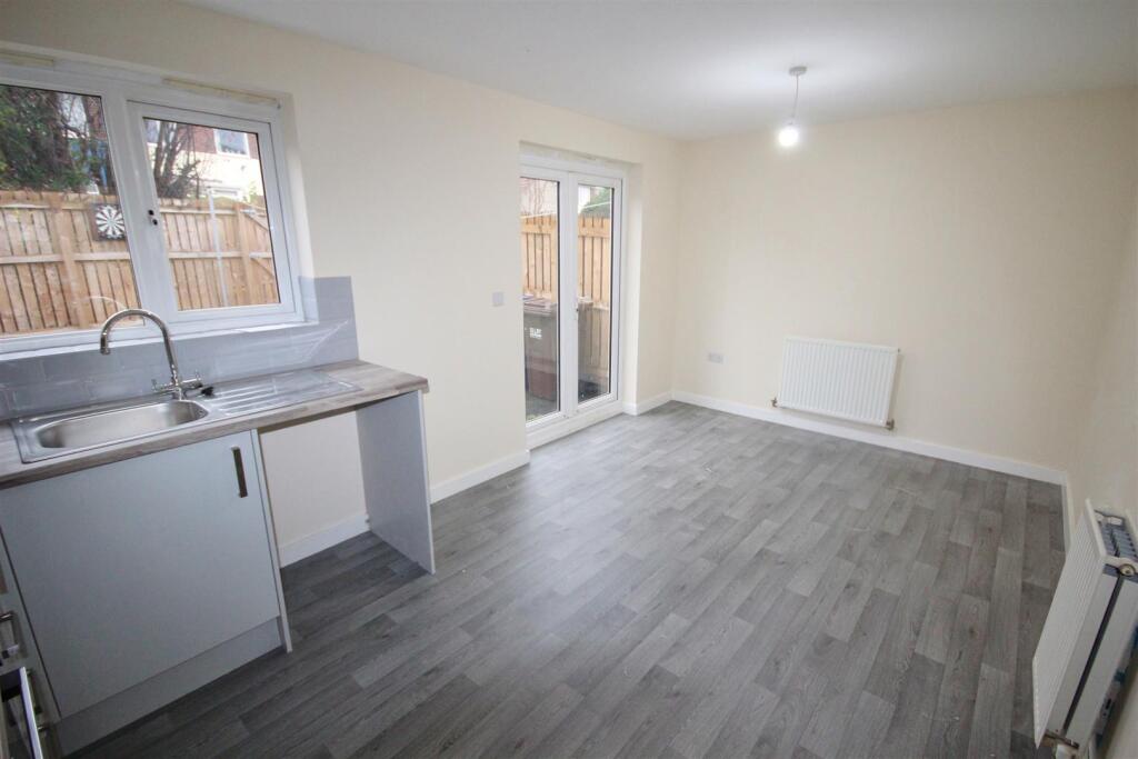 House in Leeds, South Milford - View 4