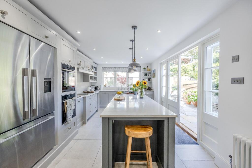 House in Southend-on-Sea - View 3