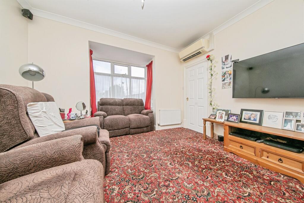 Pathfields Road, Clacton-On-Sea photo 3