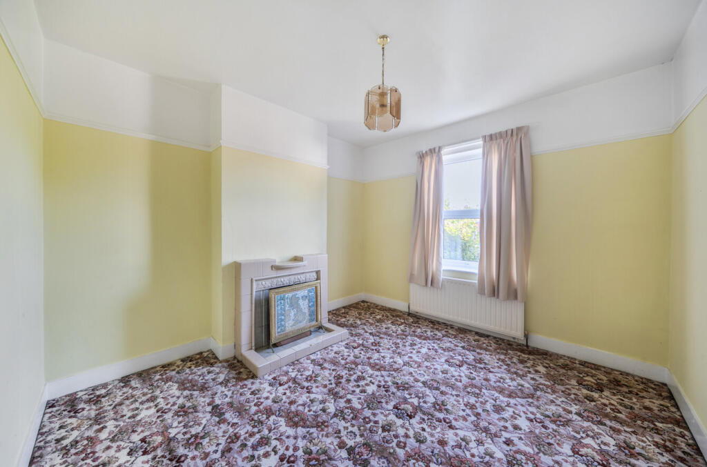 House in Houghton Regis, Central Bedfordshire - View 3