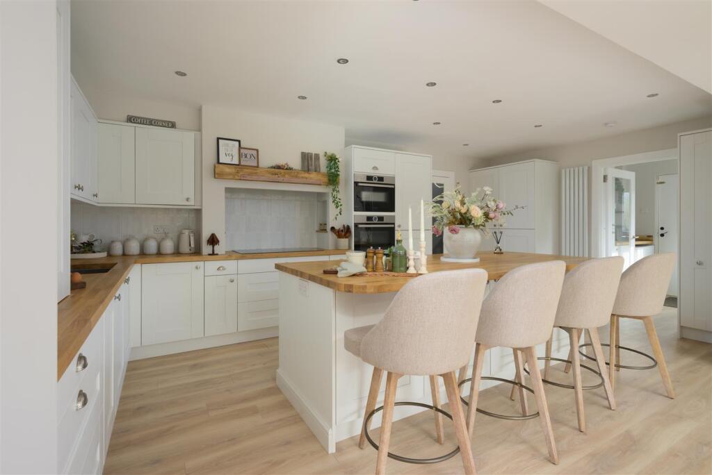 House in Perth - View 5