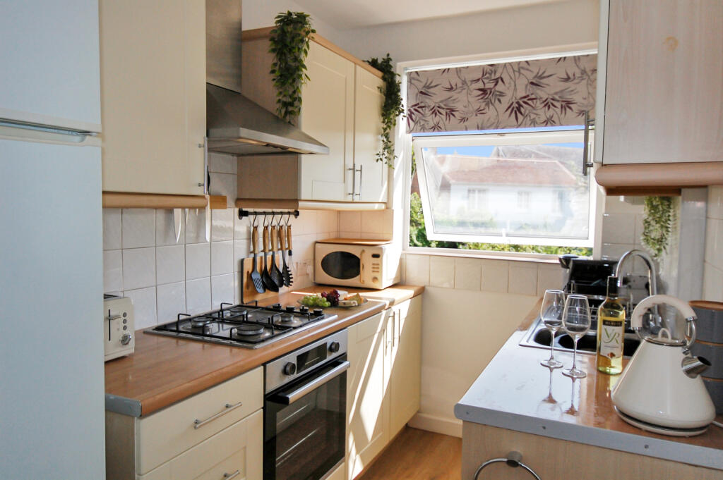 Apartment in Horsham, New Town - View 5