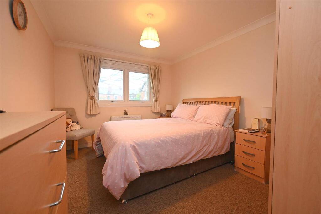Apartment in Birmingham, West Midlands - More