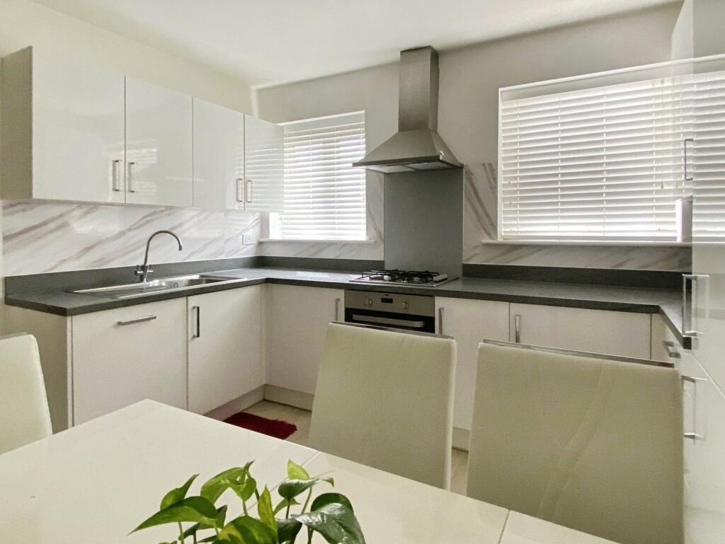 Apartment in Reading - View 6