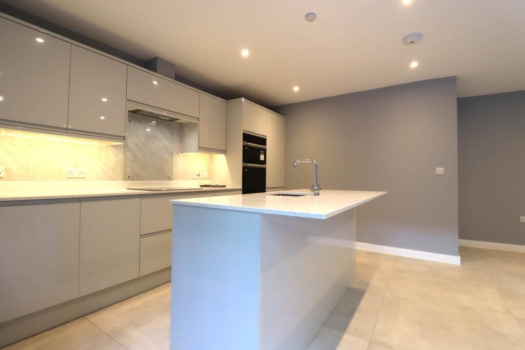 House in Swindon - View 4