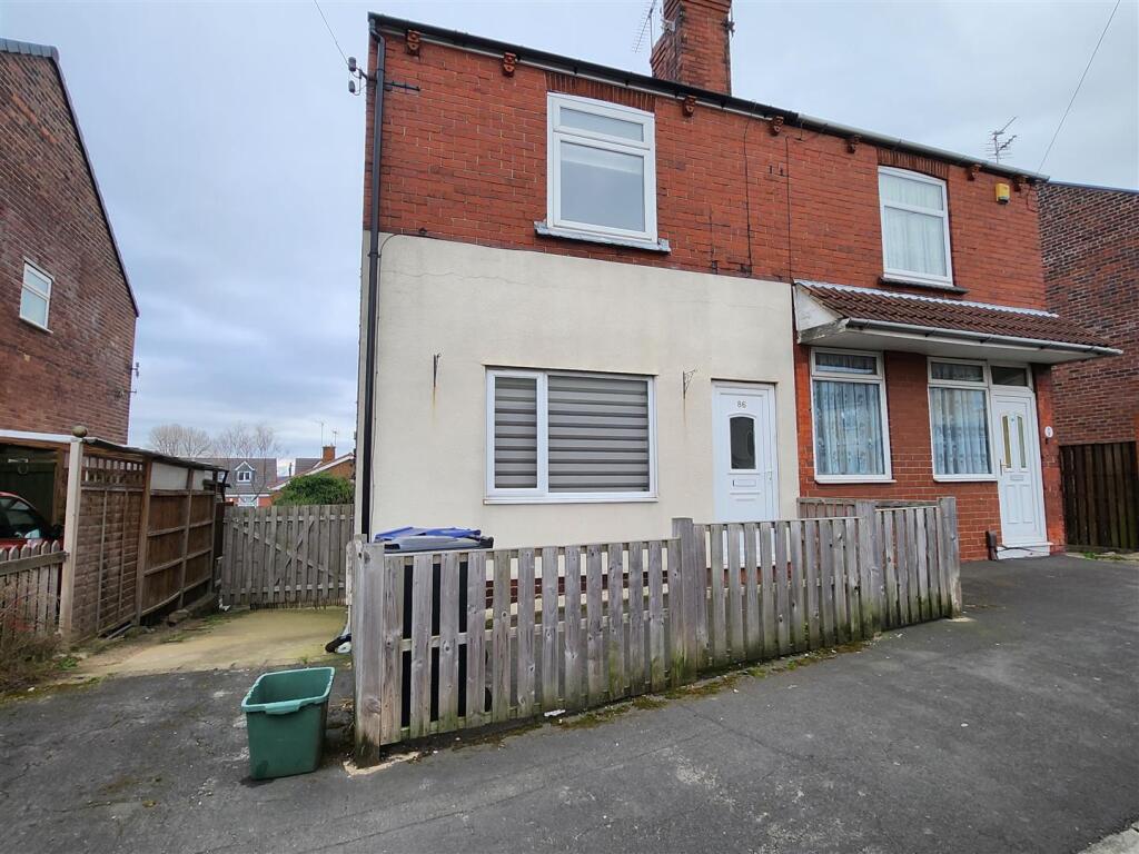 2-bed semi-detached on Hallgate,Mexborough, £125,000