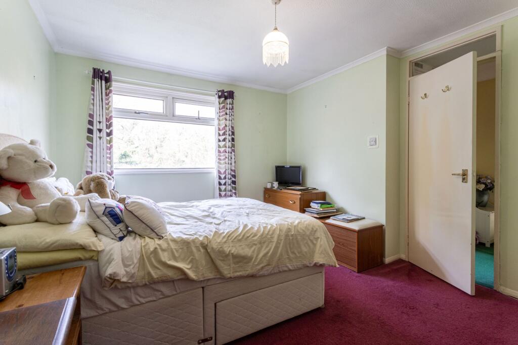 Mitchell Avenue, Hartley Wintney, RG27 photo 4