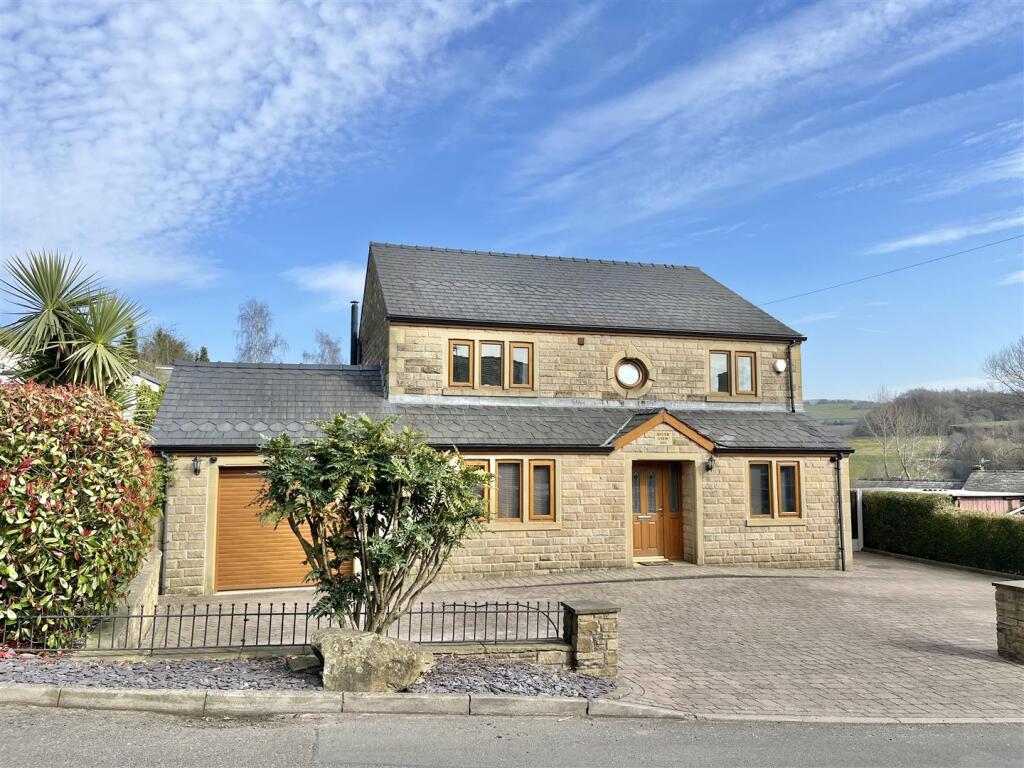 4-bed detached on New Road, Tintwistle, Glossop, £580,000