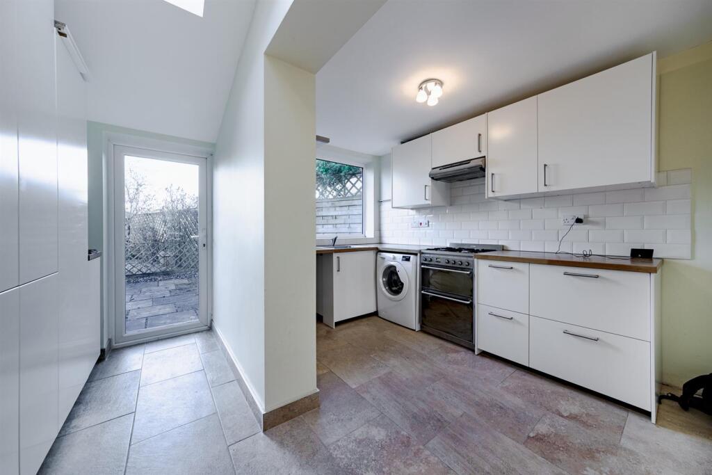 House in Luton - View 4