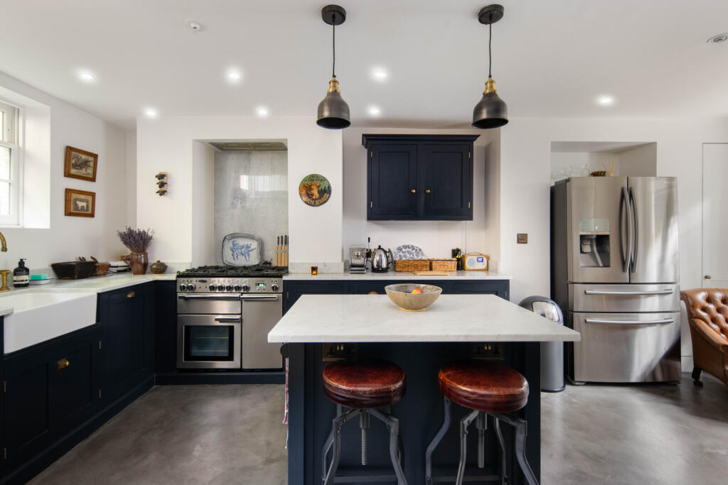 Main image of property: Paradise Row, London, E2