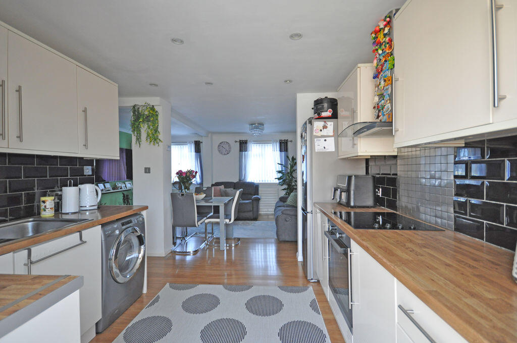 House in Newport, Maesglas Shops, Gaer - View 4