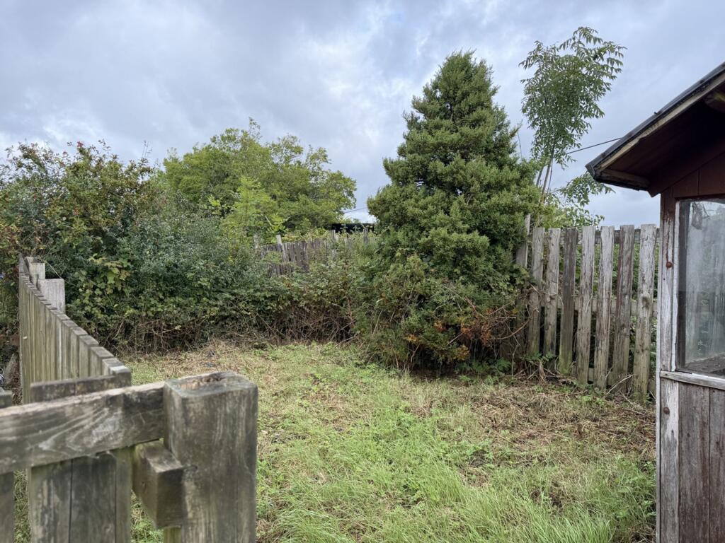 Loganswell Gardens, Thornliebank, G46 photo 4