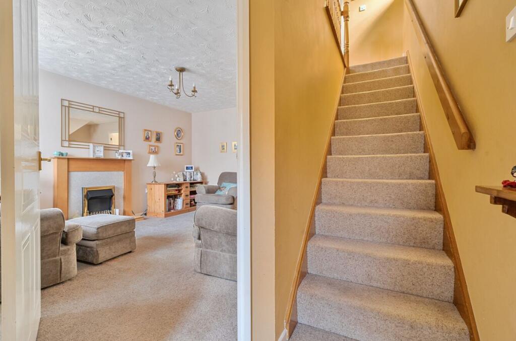 Summerfield Drive, Wootton, Bedford photo 5