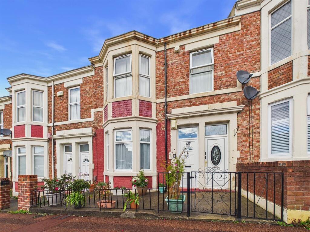 2-bed flat on Inskip Terrace, Gateshead, £95,000