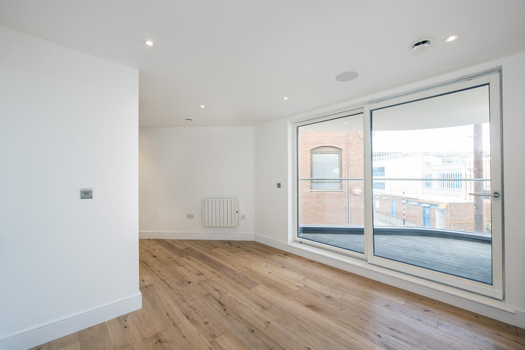 Apartment in St Albans, Townsend - More
