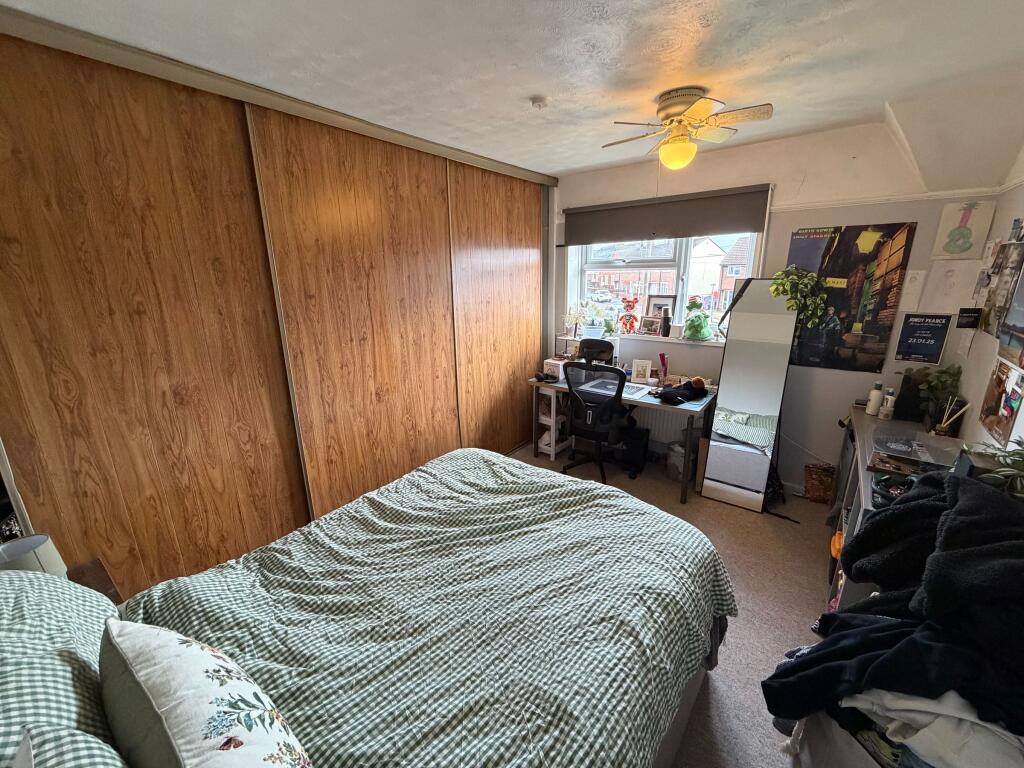 5 bedroom terraced house for rent