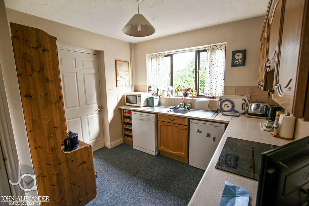Stable Close, Stanway photo 4