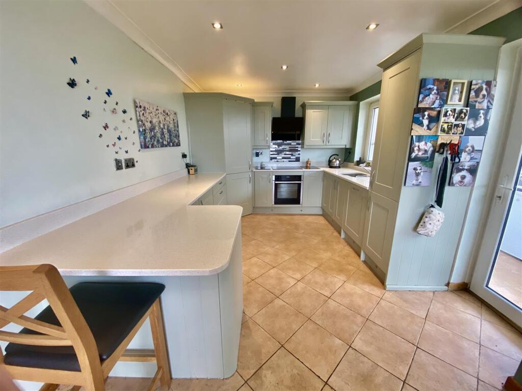 House in Bwlchgwyn, Gwynfryn, Minera - More