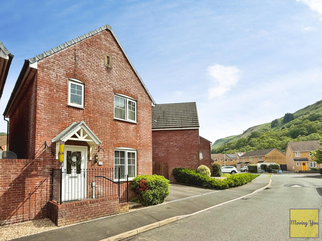 Main image of property: Golwg Y Mynydd, Godrergraig, SA9 2DN