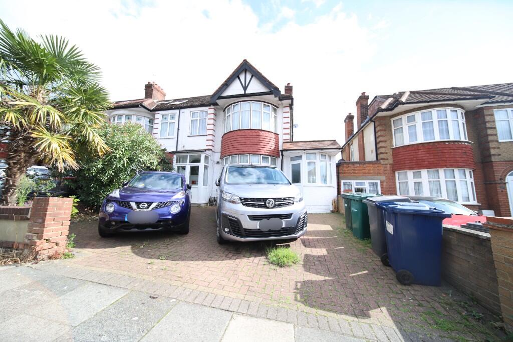 Main image of property: Chase Way, London, N14