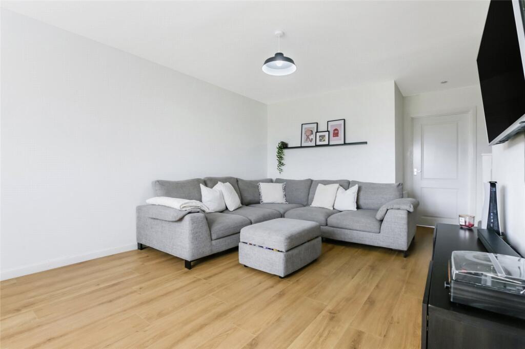 House in Hamilton, Brackenhill Park, Meikle Earnock - More
