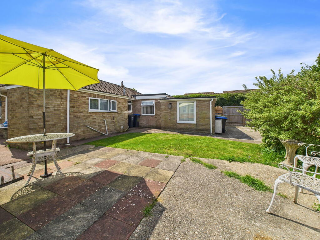 Meadow Road, Worthing, BN11 2SH photo 3