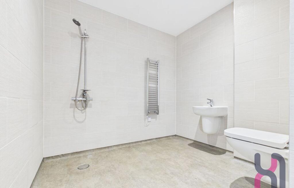 Apartment in Salford, Greater Manchester - View 5